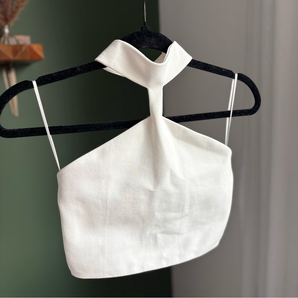 Elegant White Halter Top - Picture 2 of 3